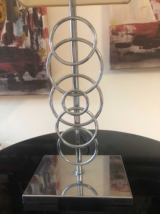 Candeeiro de mesa, base prata, abatjour beje