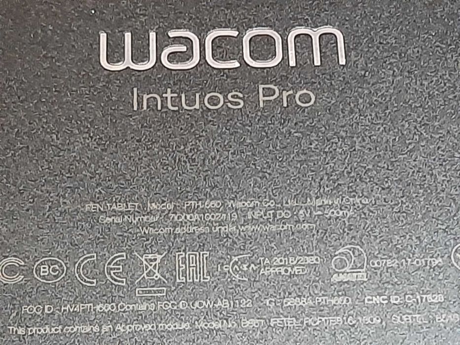 Графічний планшет Wacom Intuos Pro medium, PTH-660, 2017