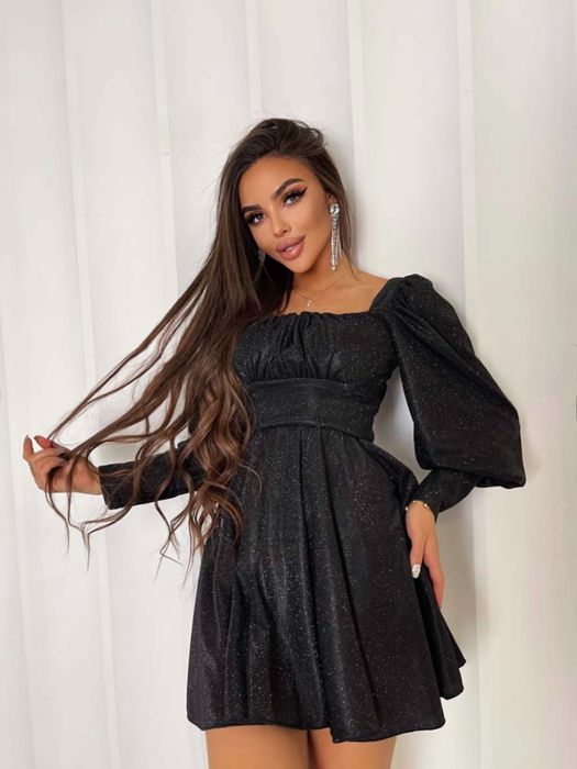Нереальна блискуча чорна сукня