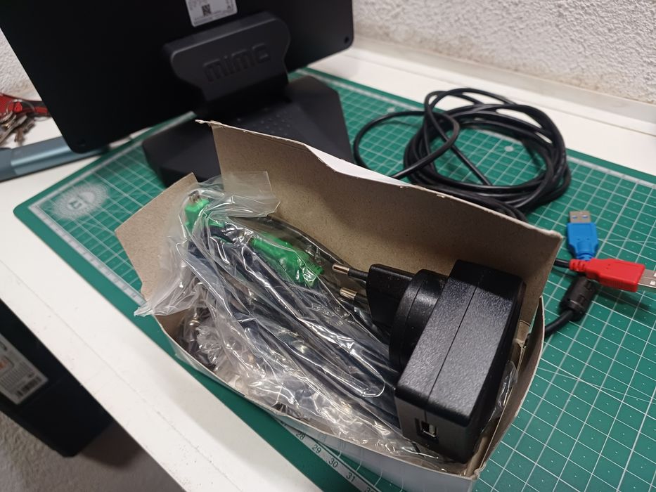 Monitor 10" tactil capacitivo USB 3.0