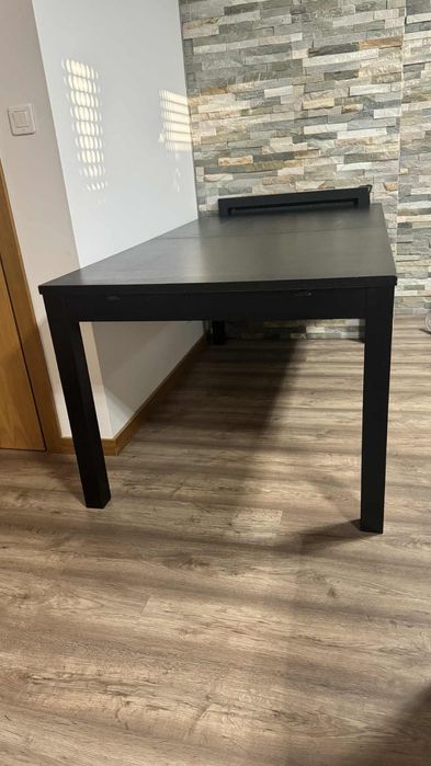 Mesa de sala extensível - castanho escuro