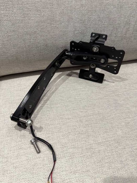 Рамка номера мотоцикла Rizoma R9T Series SIDE ARM для крепления номера