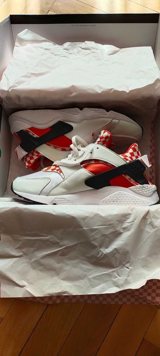 Buty sportowe Nike AIR HUARACHE PRM QS r. 45 Liverpool UEFA FIFA