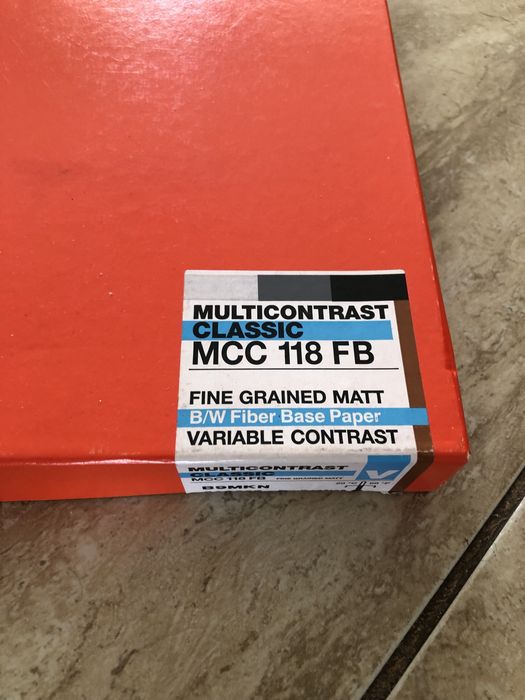 Papel fotográfico 100 folhas Agfa Multikontrast Clássico MCC 118 FB