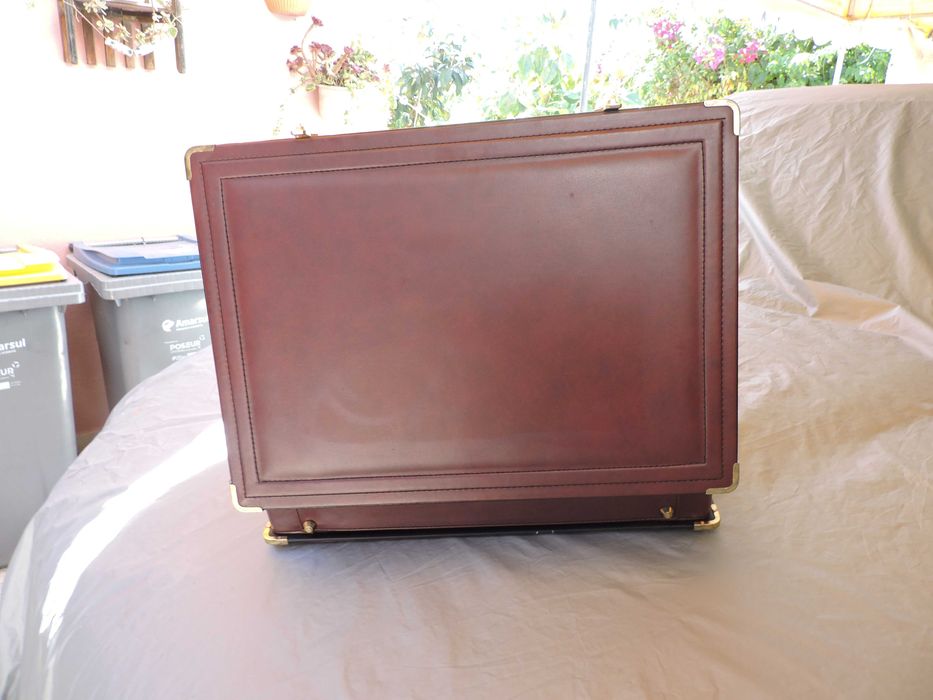 Mala porta documentos  cor de vinho