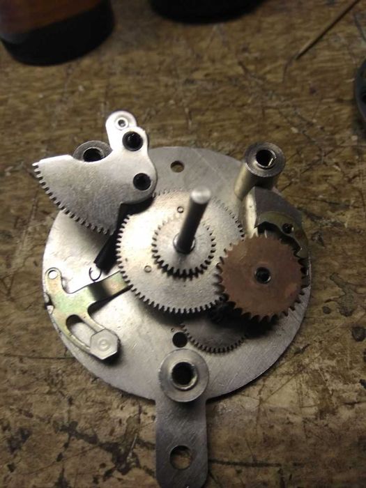 Обслуговування годинних механізмів для реле часу типів РВ, ЭВ