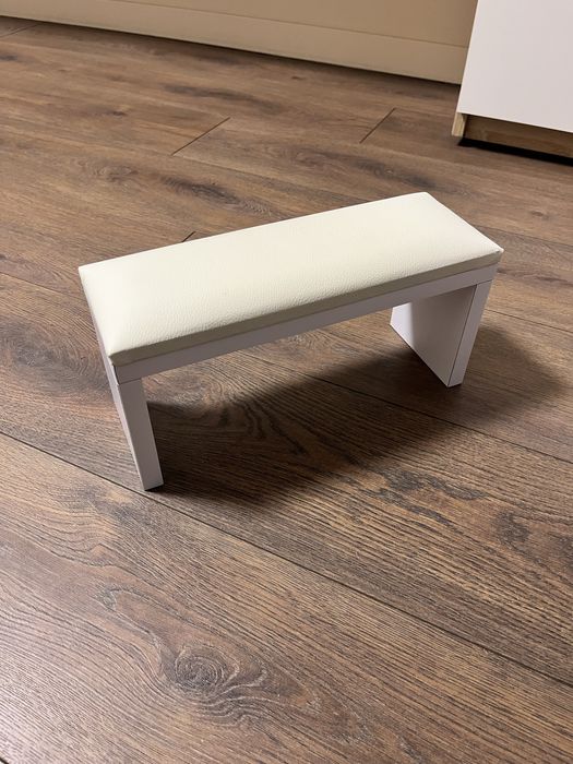 Манікюрна підставка під руки.