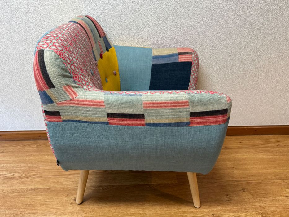 Poltrona colorida, Melby, poltrona de tecido multicolor
