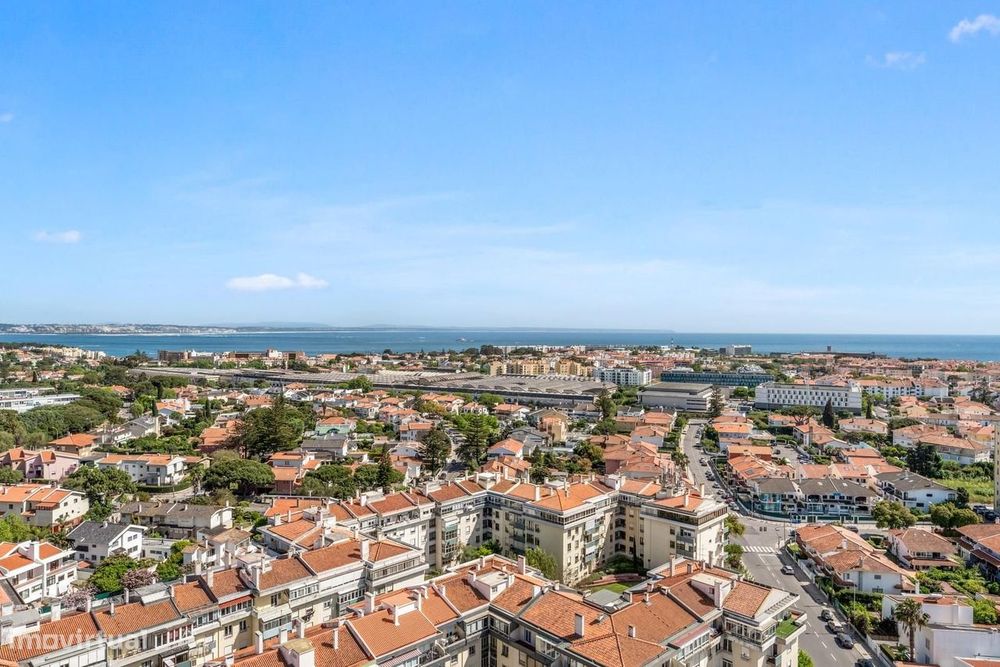 Apartamento T5 com estacionamento, Quinta das Palmeiras, Oeiras