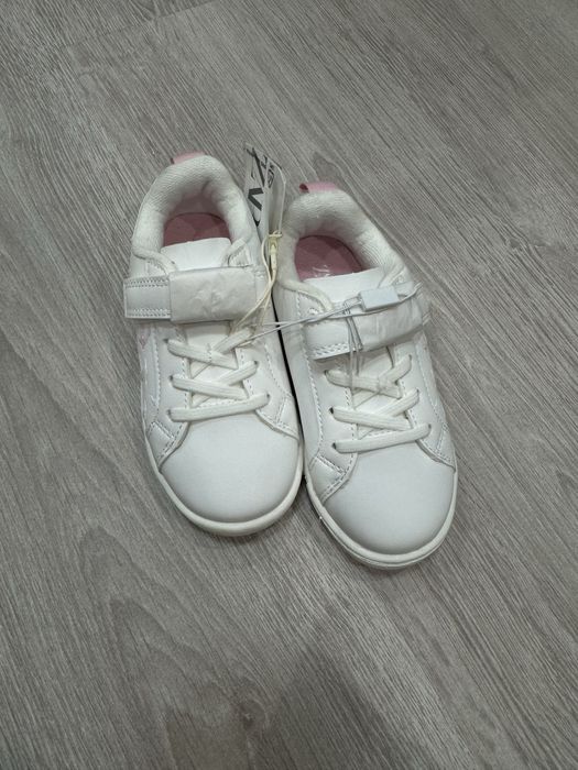 Дитячі кросівки zara