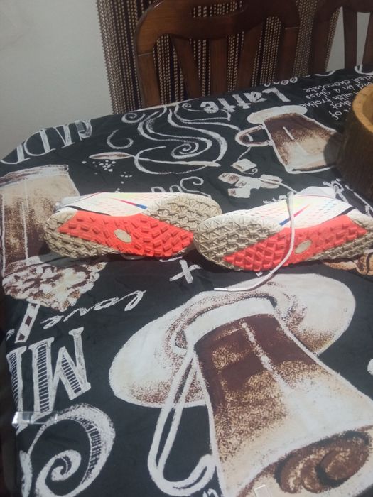 Tênis de cano alto, 40 
Usados mas muito estimados 
oferta de portes e