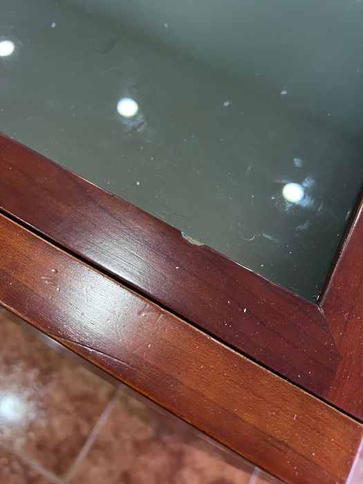 Mesa e móvel como novos