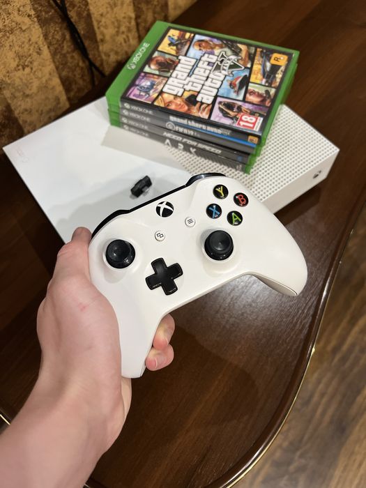 ПРОДАМ ОБМЕН Игровая Приставка Xbox One S Digital Edition 1Tb консоль