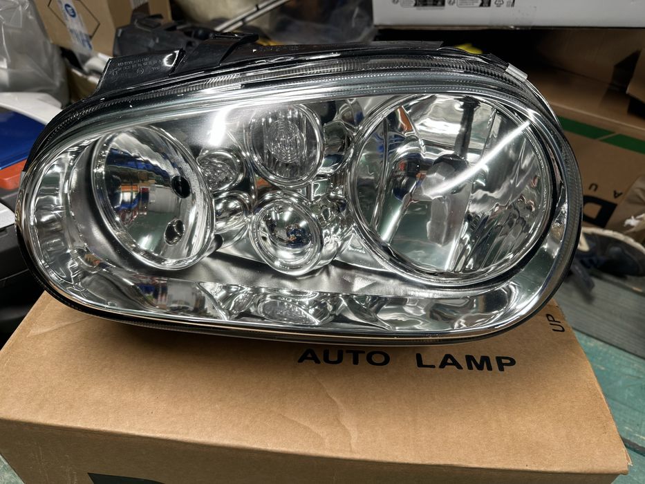 Lampy przednie golf 4