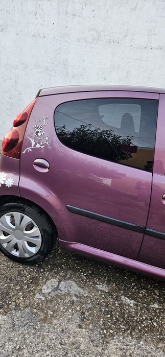 Carro de Menina. Modelo Envy. Cor roxo. Impecável. Duas únicas donas. 4 pneus e jantes novos. Bateria nova. Troca de óleo e filtro ok. IUC e inspeção