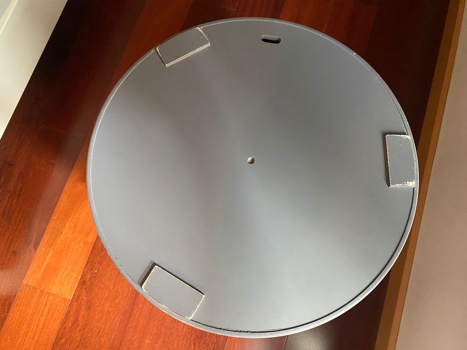 Mesa de apoio da Zara Home com tampa