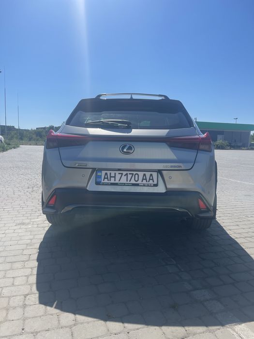 Lexus UX 250h F-sport 2020