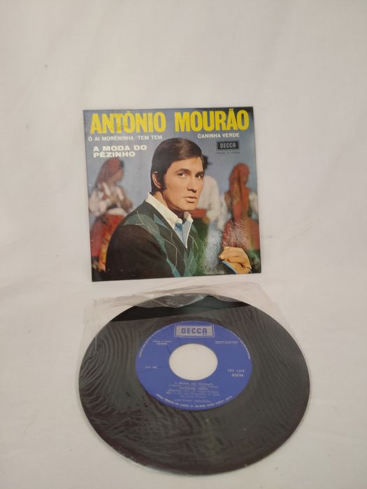 Single António Mourão