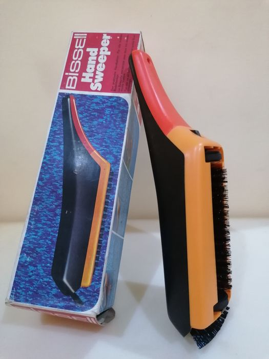 Vassoura manual Marca BISSELL HAND SWEEPER - NOVA sem USO
