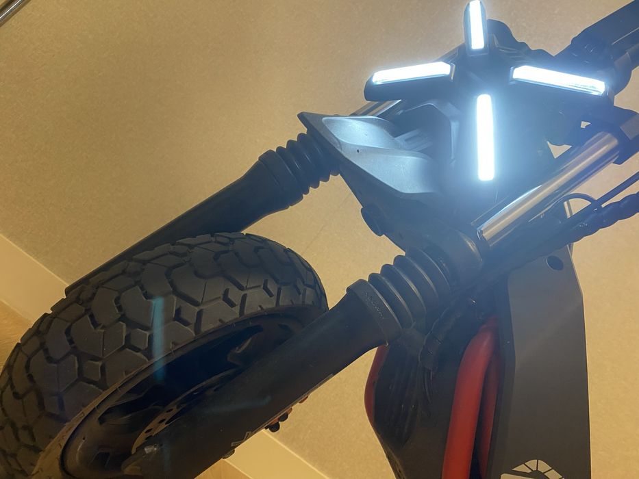 Продам Seegway Ninebot ZT3 PRO E BLACK