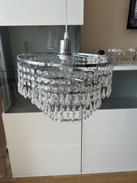 Lampa sufitowa ze szklanymi kryształkami