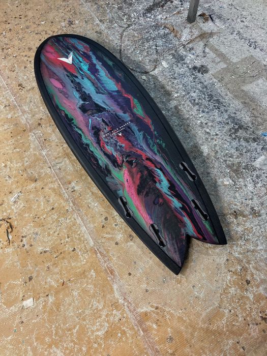Prancha de surf 5’7 fish quad fin