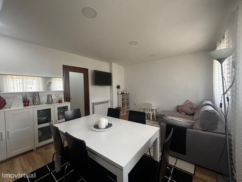 Apartamento T3 Renovado C/ Aquecimento e Garagem - Viseu