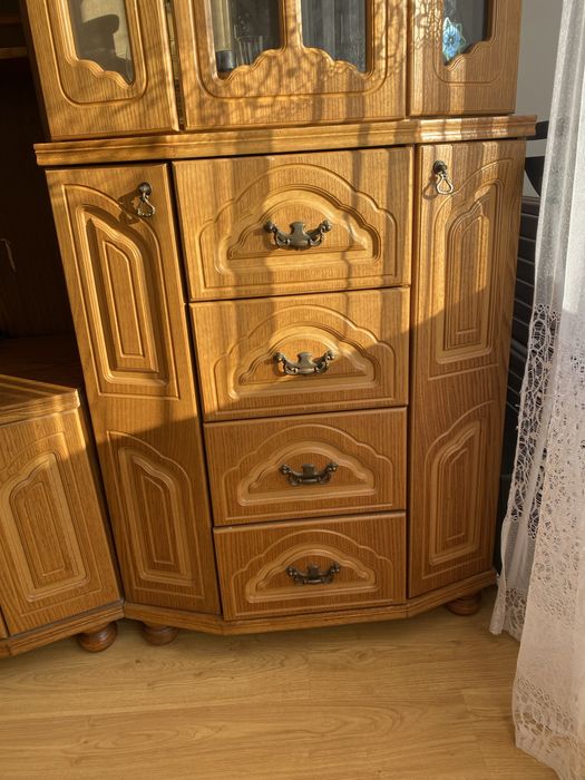 Drewniana meblościanka