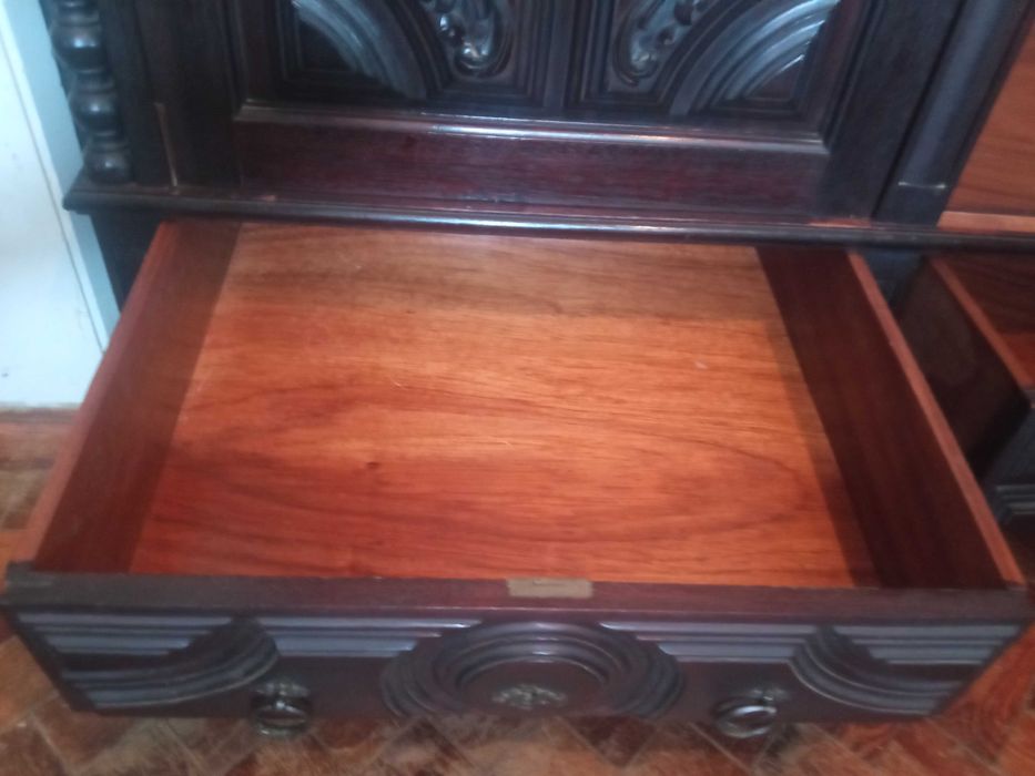 Guarda Vestidos Antigo Em Mogno