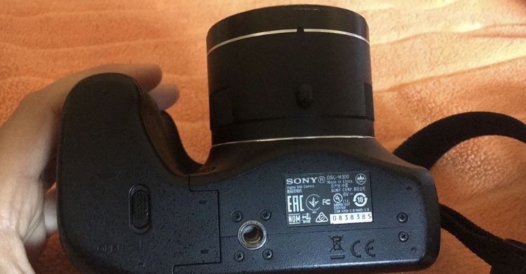Sony Dsc-H300B-20 MP