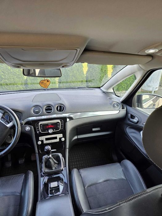 Samichód osobowy Ford S-MAX