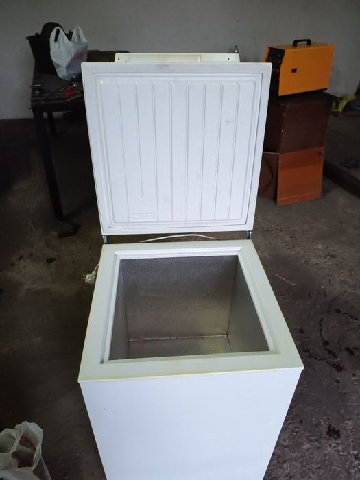 продам морозильну камеру Zanussi