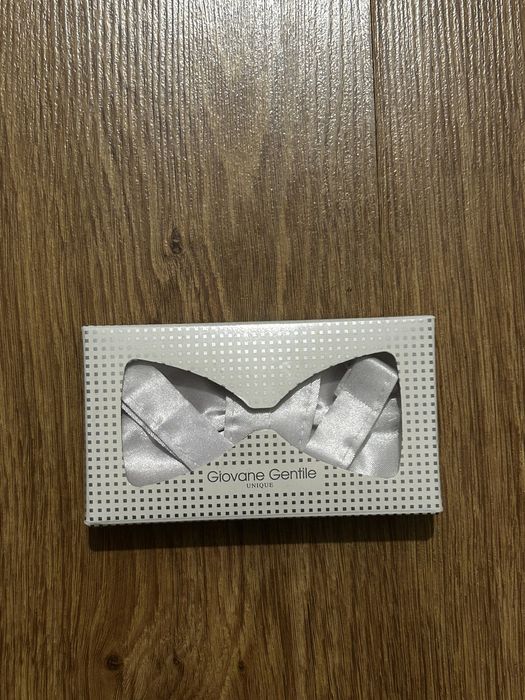 Галстук-бабочка с карманным платком. Производство Италия.