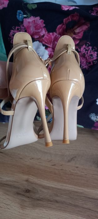 Szpilki nude sandałki rozm 39