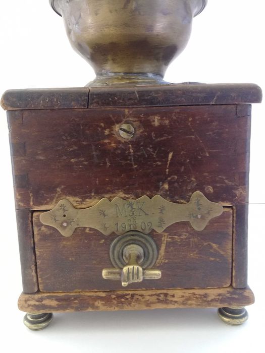 Продам кофемолку 1902 года. Антиквариат. Всё родное.