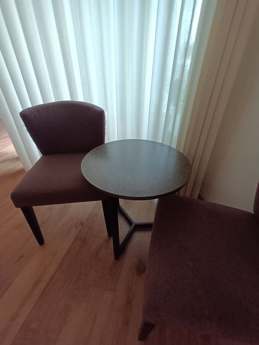 Mesa com Cadeias