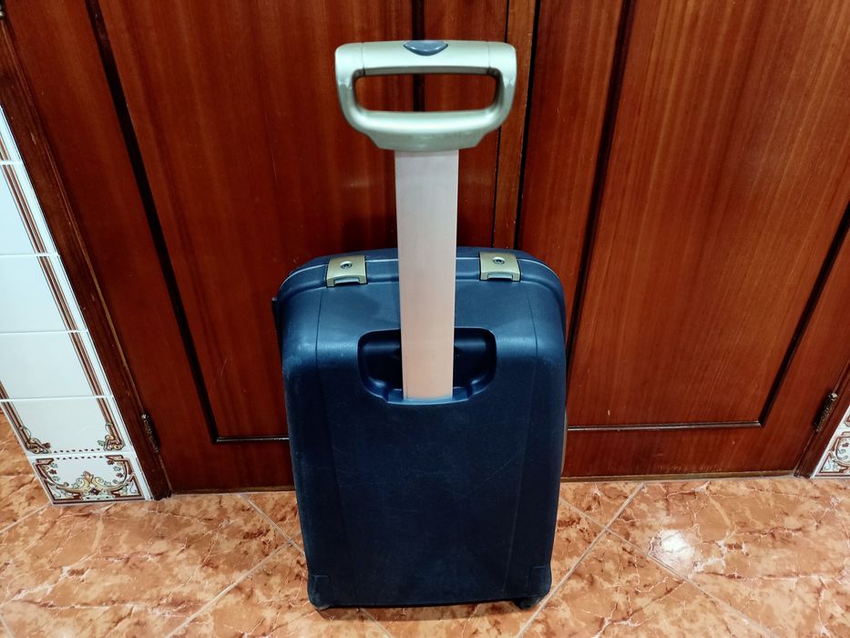 Mala Malas rígida de porão até 23 kg viagem casa quarto apartamento.