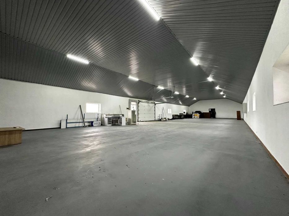 Продається комерційне приміщення в смт. Буштино