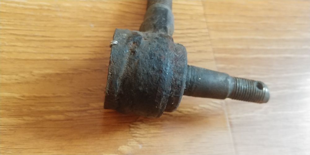 Наконечник рульової рейки Мітсубісі Паджеро 89