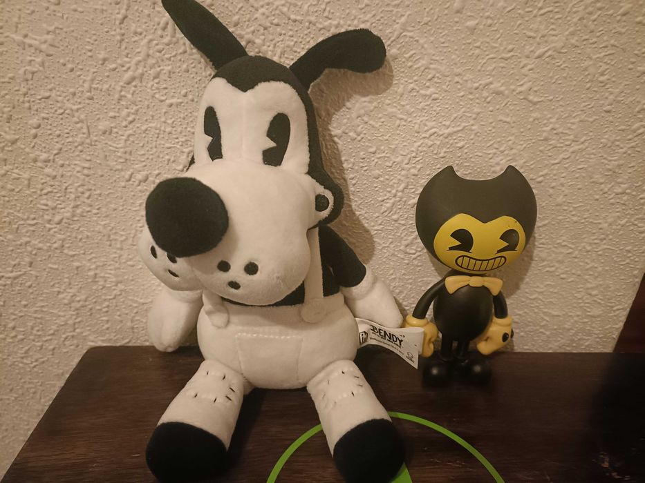 Peluche Boris e boneco vynil Bendy do jogo BENDY AND THE INK MACHINE
