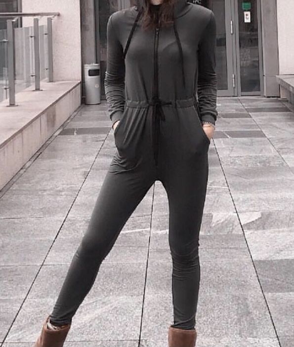 Комбинезон во весь рост с капюшоном