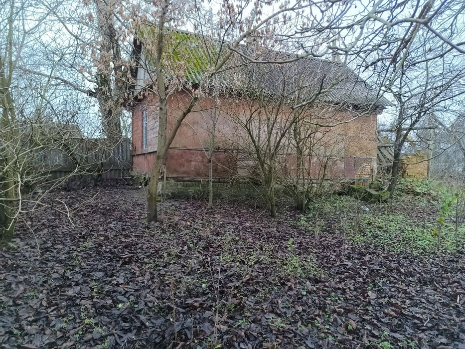 Земельний ділянка із спорудами