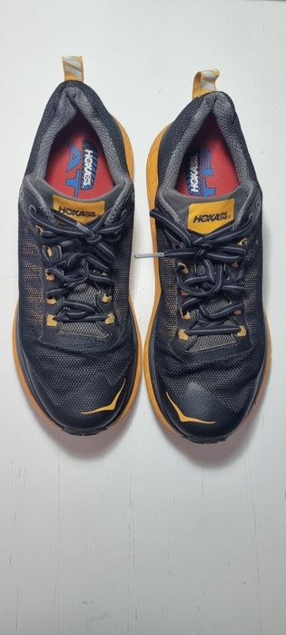 Hoka 42.       .