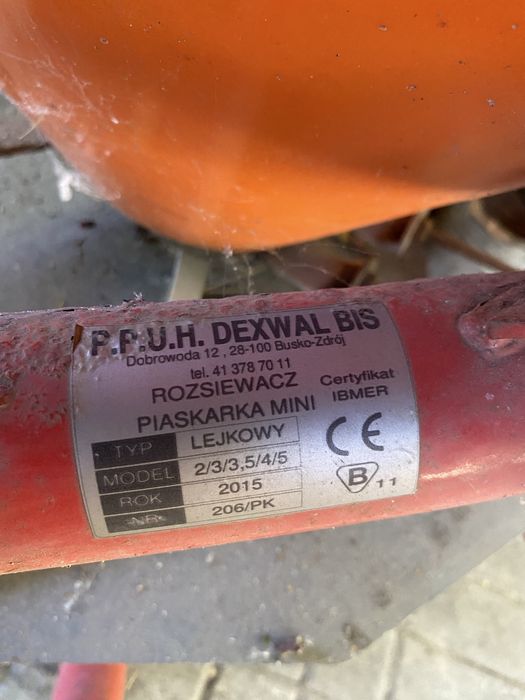 Sprzedam rozsiewacz lejkowy / piaskarkę mini firmy Dexwal BIS.