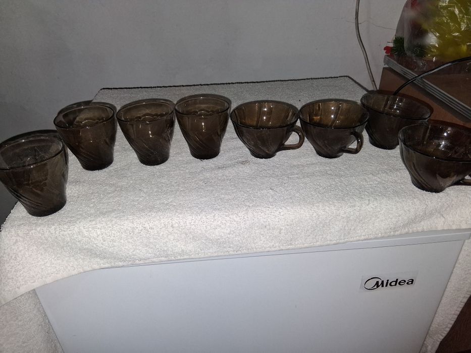 Filiżanki szklaneczki ciemne szklo