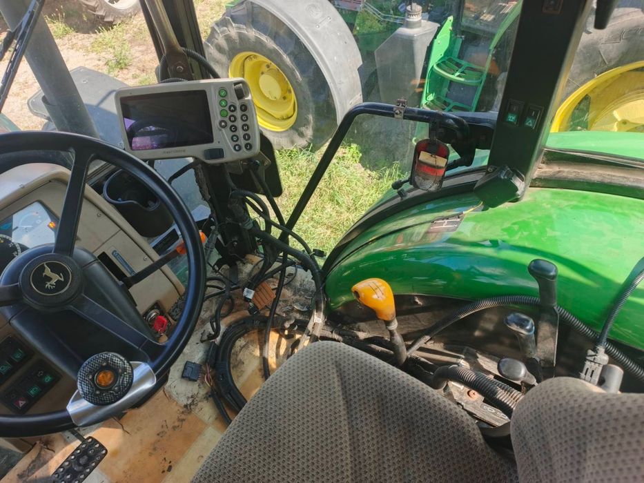 Трактор John Deere 6135B