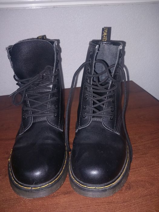 Buty martensy malo chodzone