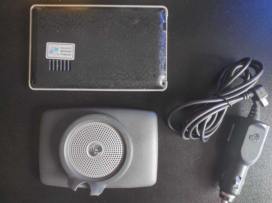 Лот GPS-навігаторів Pioneer та TomTom + автозарядка