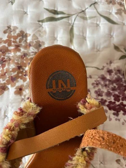 Sandálias com plataforma