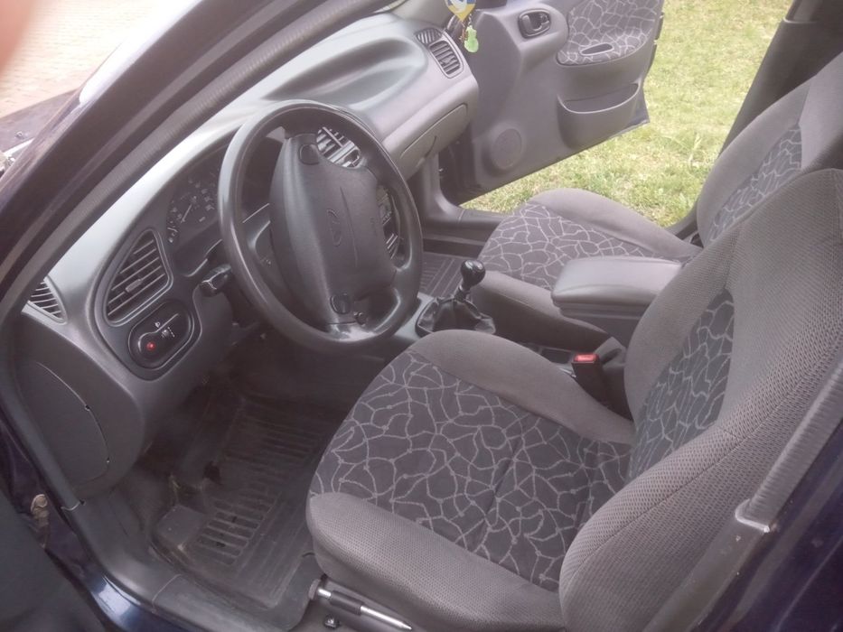 Ланос автомобіль